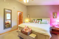 Ozarks Escape! Farmhouse w/ Fire Pit + Trails - Homestays