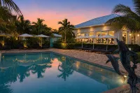 Dolphin Cove - Pools