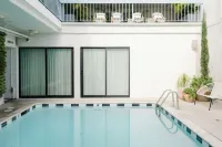 Short Stories Hotel - Pools