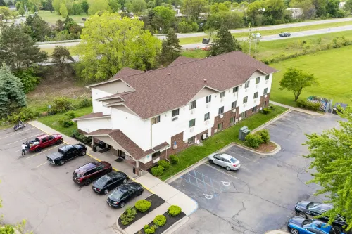 Super Inn by OYO Lansing MI - Pet friendly