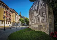 GUERNICA Suites Downtown - Homestays