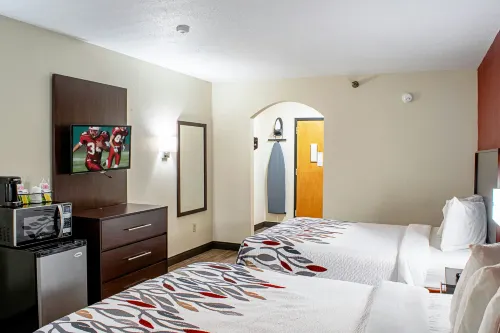 Red Roof Inn & Suites Middletown - Franklin - parking