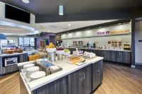 Tru by Hilton Jackson, MI - parking