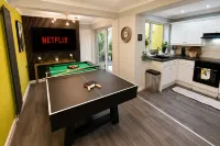 Cardiff Luxury Home • Hot Tub, Sauna & Games Room - Jacuzzi