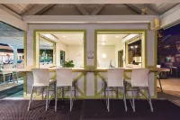 Balcomo, a Ramada by Wyndham - bar