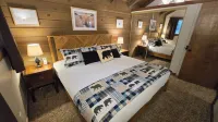 3 Min to SHARC with 8 Passes! Private Hot Tub, Quite Cul-de-sac w/ PS4 & BBQ - Chalets