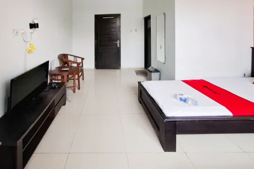 RedDoorz Syariah at Harmoni Near Alun Alun Kudus - 2-Star