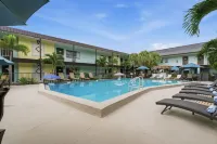 Island House Resort Hotel - Motels