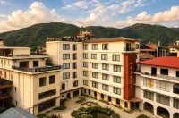 Hotel Lumen - A Garden of Lights - 3-Star
