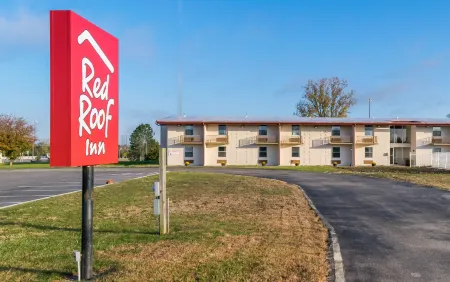 Red Roof Inn Richmond, IN Отели рядом с достопримечательностью «Two Sisters Books & More»