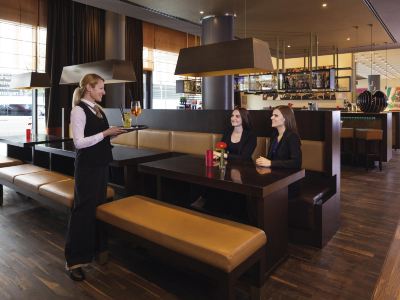 バー モーベンピック ホテル フランクフルト シティーの写真