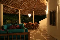 Deluxe Villa with Garden / Pool with Service Staff 150mt from the Sea