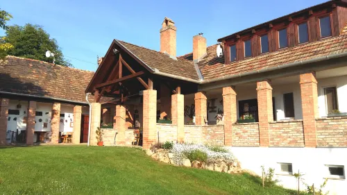 Small Village, Small Guest House, Wine and Relax in Wineregion Neszmely 7682