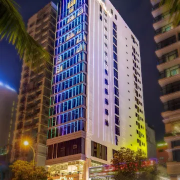 Maximilan Danang Beach Hotel