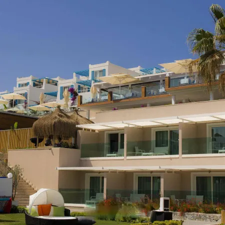 Bellazure Hotel