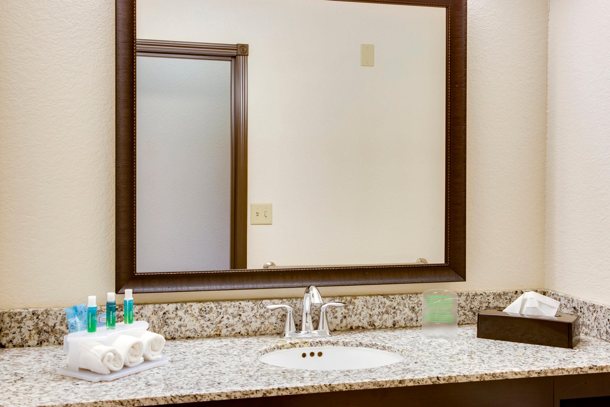 Holiday Inn Express & Suites Nevada, an Ihg Hotel