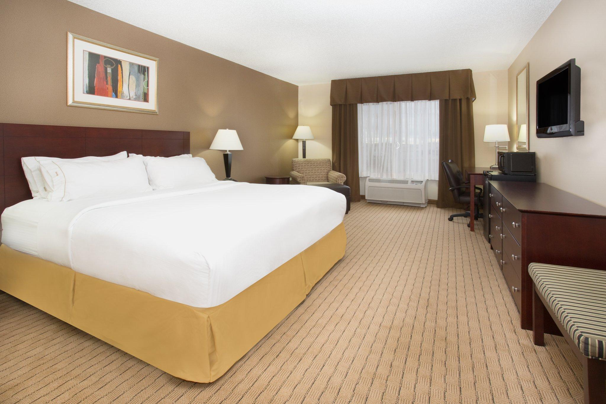 Holiday Inn Express Hotel & Suites Minot South, an Ihg Hotel