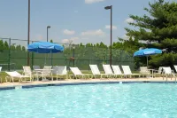 Hilton Long Island/Huntington - Pools
