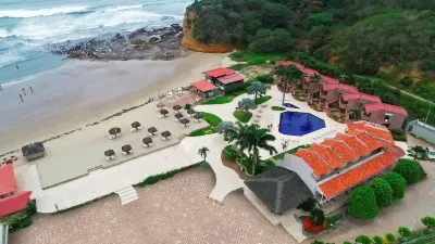 Howard Johnson by Wyndham Montanita Hoteles cerca de Montañita Arte y Cultura