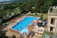 Chateau-Camping la Grange Fort, 63500 les Pradeaux Hotels in Issoire
