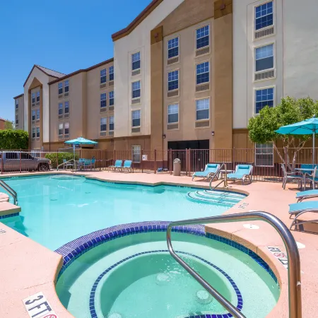Holiday Inn Express & Suites PHOENIX AIRPORT by IHG
