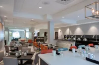 홀리데이 인 호텔 & 스위트 롤리 / 캐리 바이 IHG - 조식 운영
