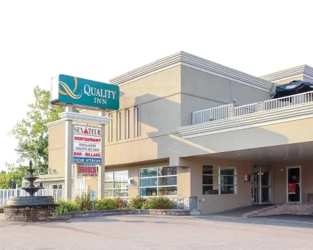 Quality Inn Mont-Laurier Отели в г. Антуан-Лабель