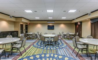 Holiday Inn Express & Suites Huntsville