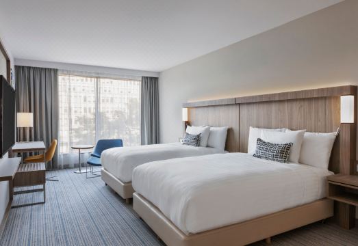 2. 코트야드 바이 ..