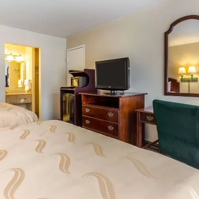 Quality Inn & Suites Hotels near Brookgreen Gardens