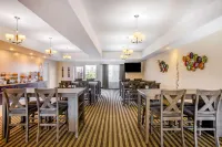 La Quinta Inn & Suites by Wyndham Fowler Hotels in Selma
