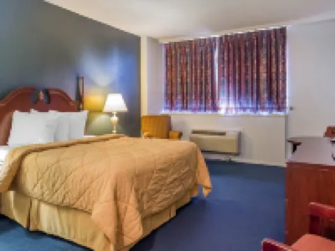 Econo Lodge Hotels in Lanark County