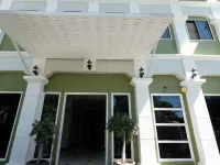 賈圖朋宅邸酒店 鄰近Ubon Ratchathani Rajabhat University的酒店