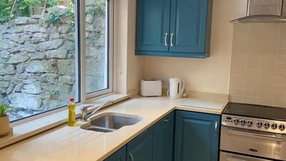 6 Eyre Square Lane