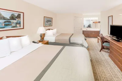 Baymont by Wyndham Grenada Hotels near Stubbs Department Store