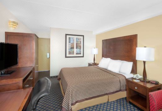 데이즈 인 바이 윈덤의 깔끔한 객실 내부