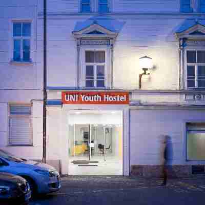 UNI Youth Hostel Hotel Exterior