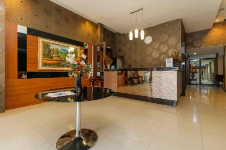 Collection O Losari Near Pantai Losari Formerly Hotel Grand Populer Отели рядом с достопримечательностью «Simpatik Aquarium»