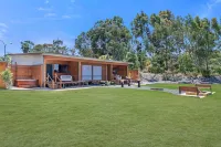 The Swan Valley Retreat Hotels near Skydive Park