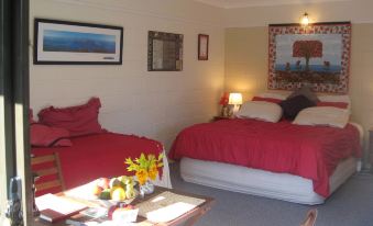 Moanarua Beach Cottage