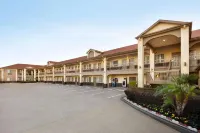 Days Inn & Suites by Wyndham Houston Hobby Airport