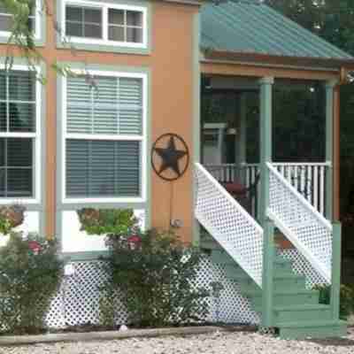 Old Irish Inn Hotel Exterior