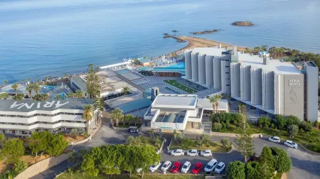 Arina Beach Resort Отели в г. Vathianos Kampos