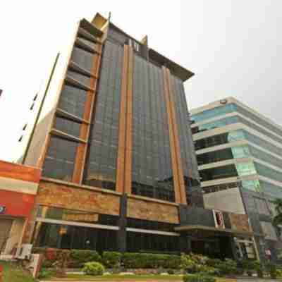 B Hotel Alabang Hotel Exterior