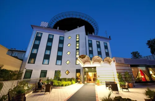 Castagna Palace Hotel & Restaurant فنادق في Montebello Vicentino