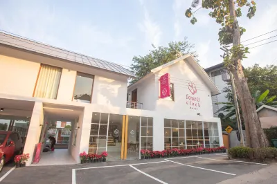 Four O'Clock Hotel Hotels in Suthep