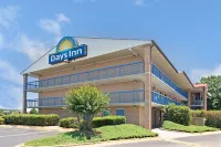 Days Inn by Wyndham Charlotte Northlake Hotels in Charlotte