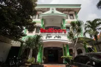 RedDoorz @ Genteng Surabaya 2 Hotel a Bubutan