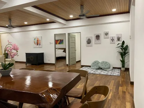 The Venus - Spacious Wooden Top Floor Apartment Các khách sạn ở Seri Manjung