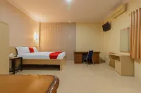 RedDoorz Plus Near Pantai Malalayang Manado Hotels in Malalayang